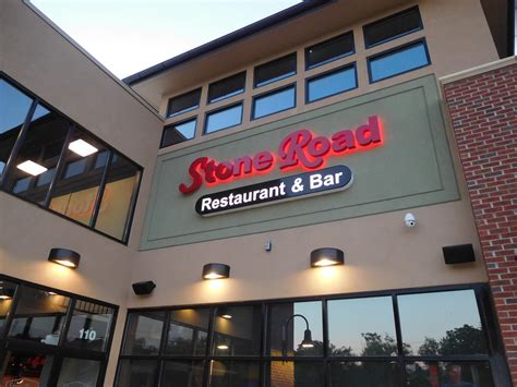 restaurants and bars near me.